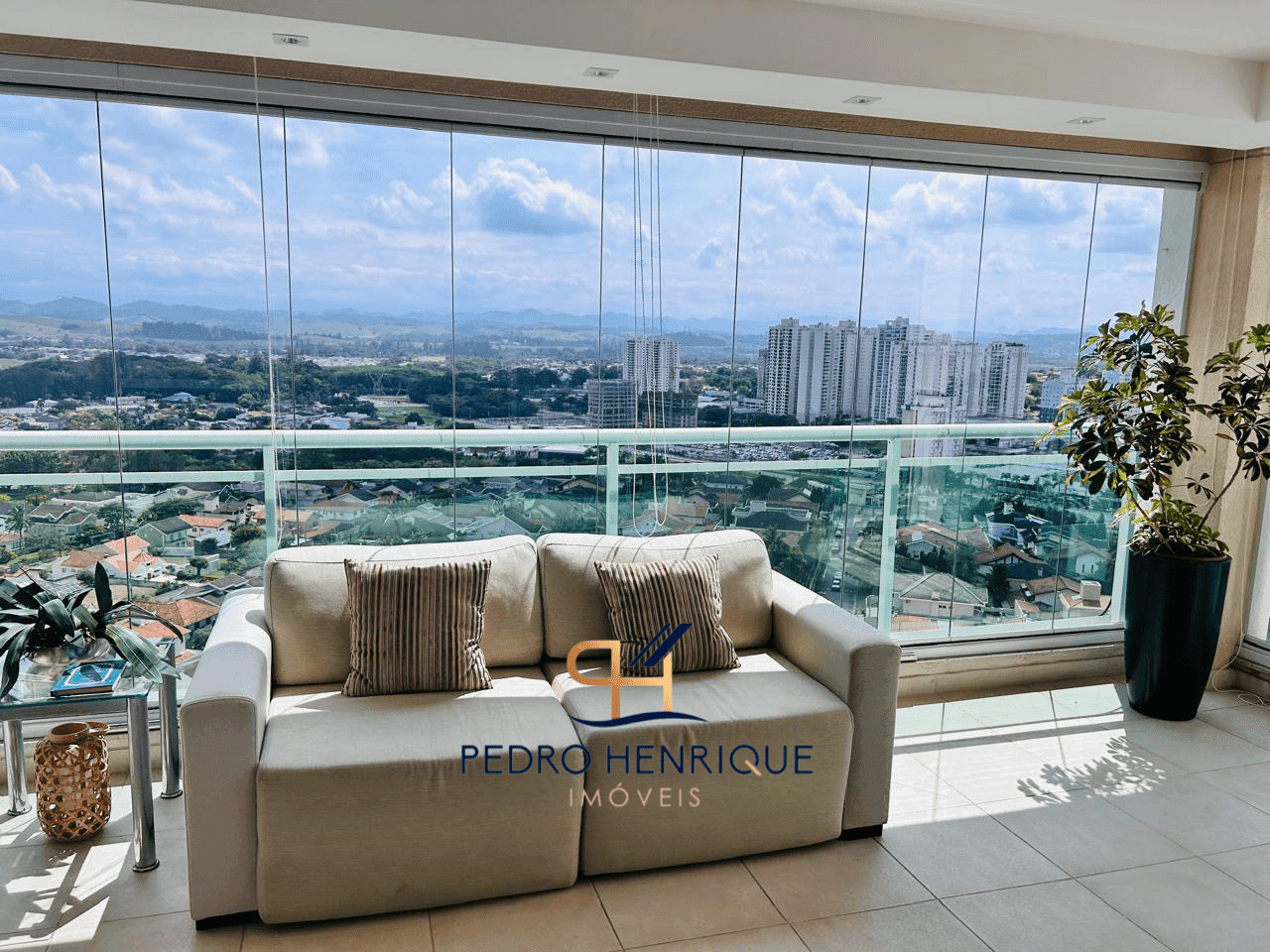 Apartamento de 3 quartos, 190m² no bairro Jardim Das Colinas, em São José dos Campos
